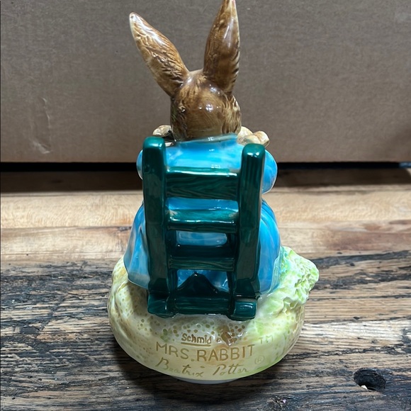 Beatrix Potter Mrs. Rabbit music box - Picture 4 of 6